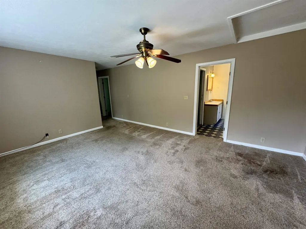22 Fox Run Piermont NH 03779
