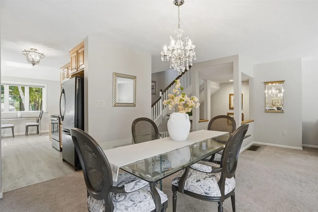 33 Larkspur Court Nashua NH 03062