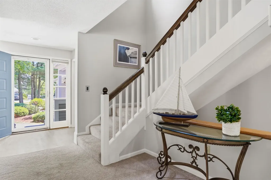 33 Larkspur Court Nashua NH 03062