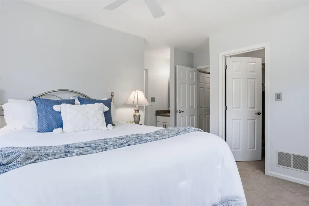 33 Larkspur Court Nashua NH 03062