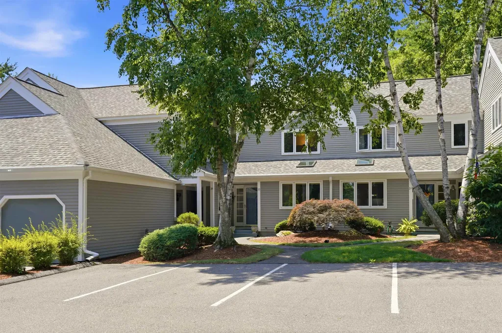 33 Larkspur Court Nashua NH 03062
