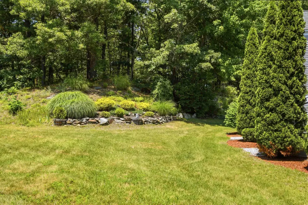 33 Larkspur Court Nashua NH 03062