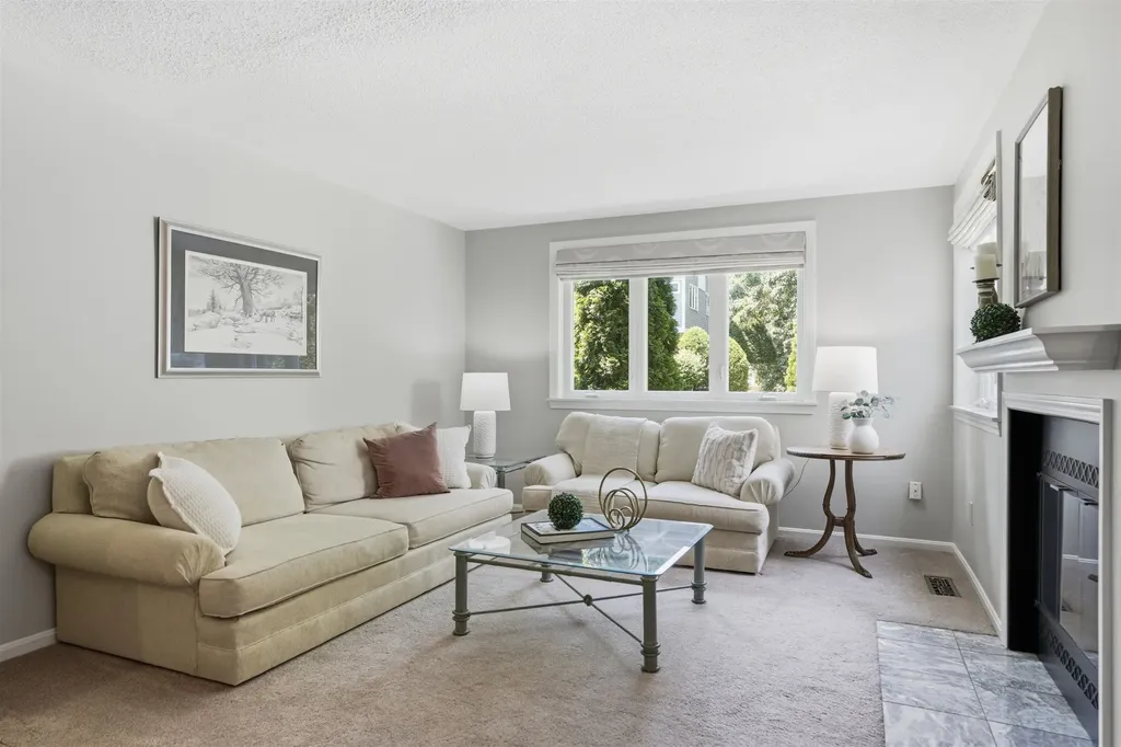33 Larkspur Court Nashua NH 03062