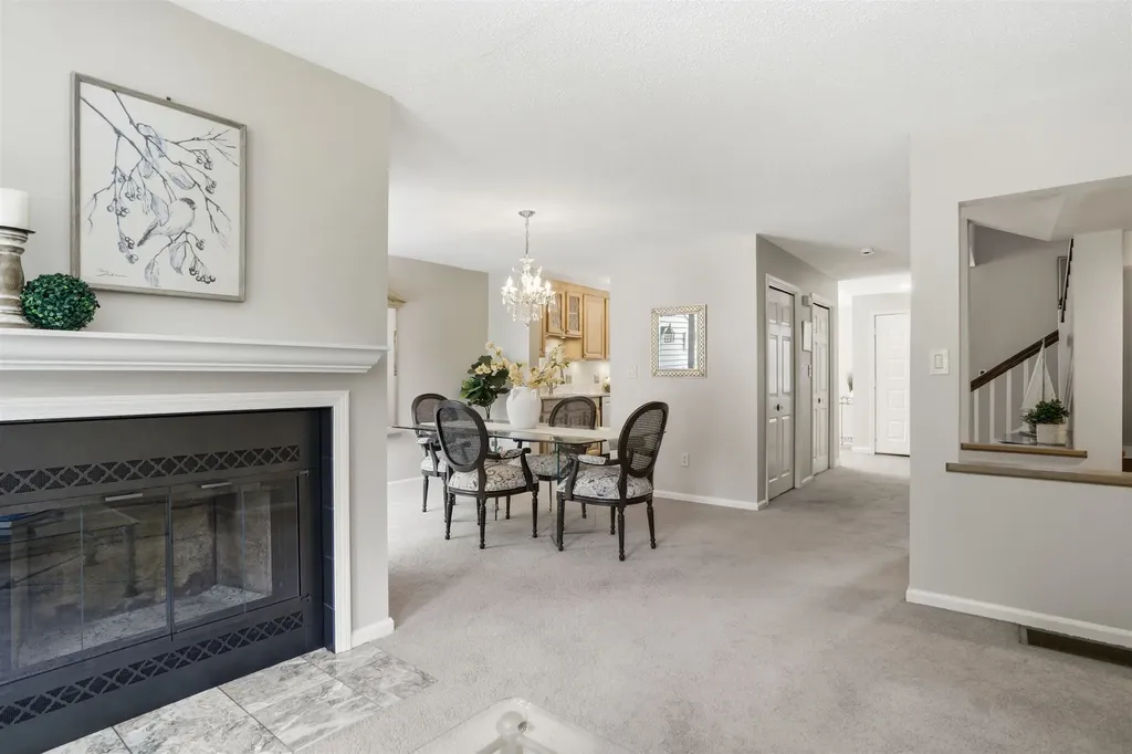 33 Larkspur Court Nashua NH 03062