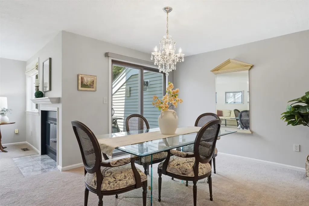 33 Larkspur Court Nashua NH 03062
