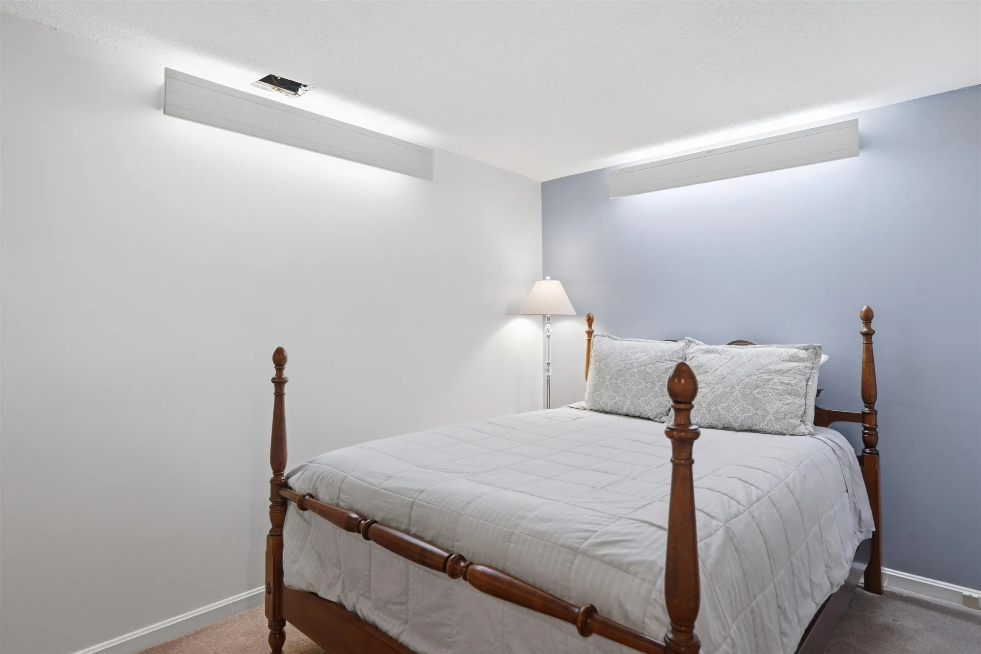 33 Larkspur Court Nashua NH 03062