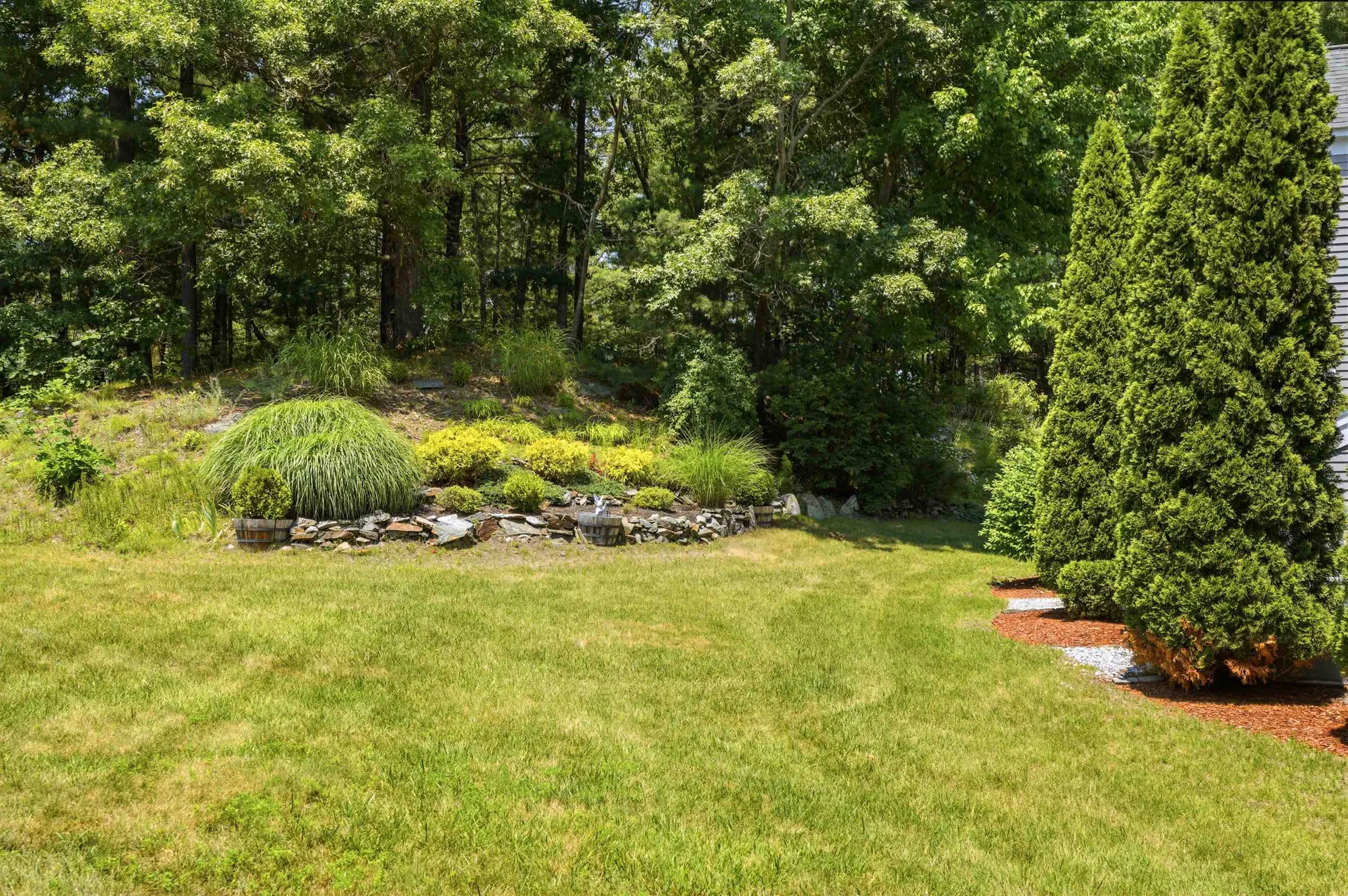 33 Larkspur Court Nashua NH 03062