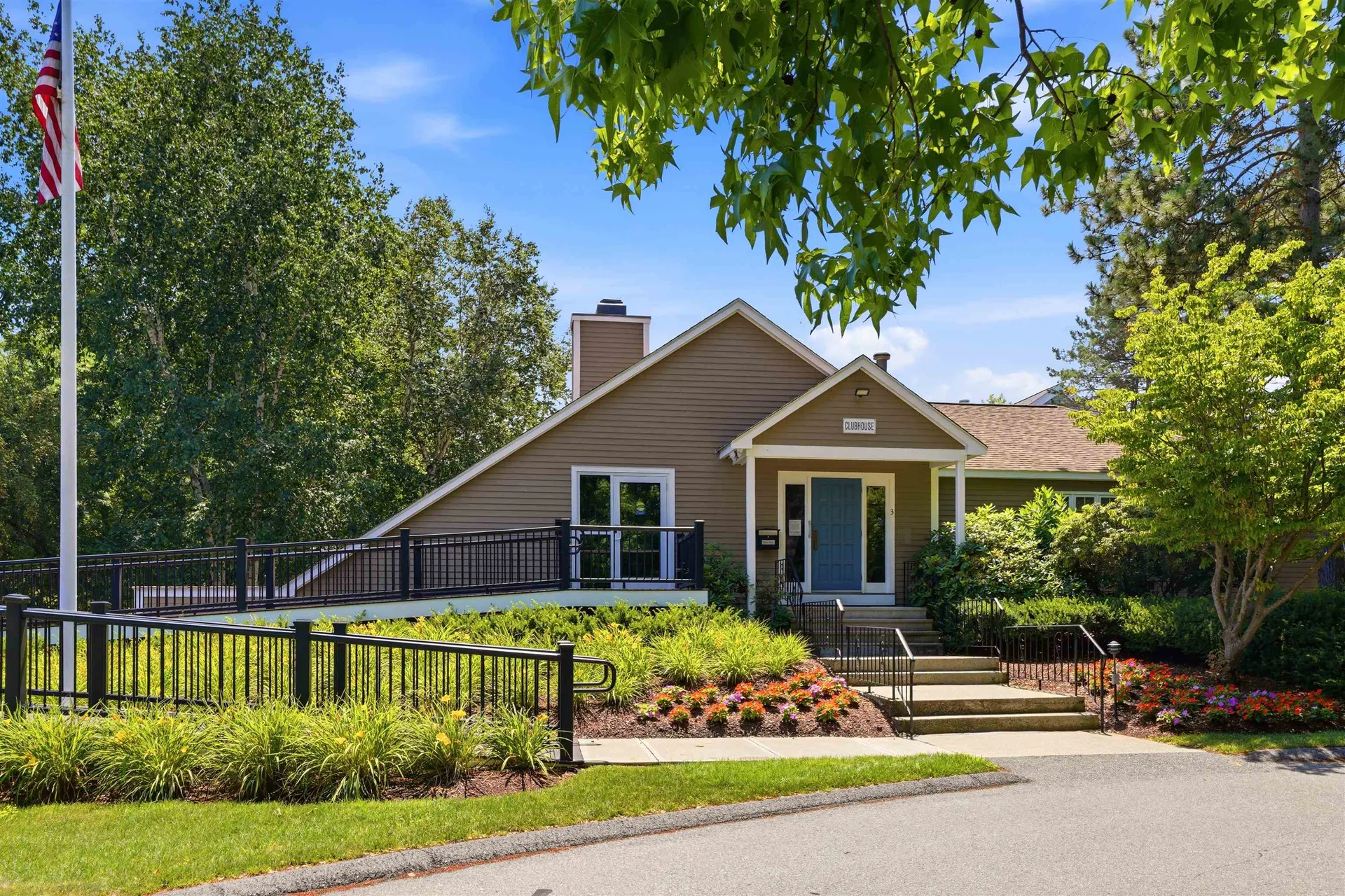 33 Larkspur Court Nashua NH 03062