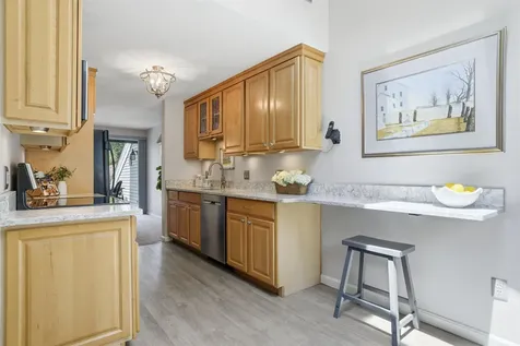 33 Larkspur Court Nashua NH 03062