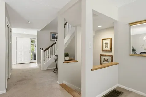 33 Larkspur Court Nashua NH 03062