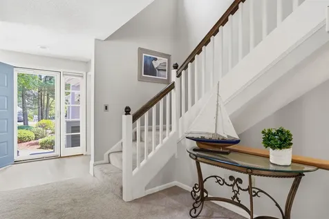 33 Larkspur Court Nashua NH 03062