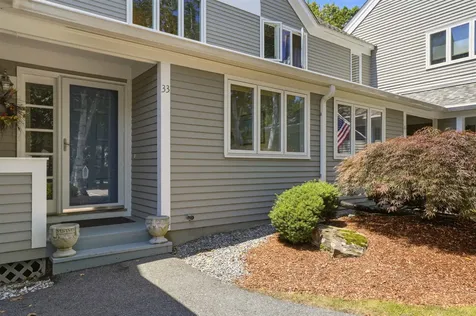 33 Larkspur Court Nashua NH 03062
