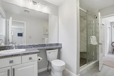 33 Larkspur Court Nashua NH 03062