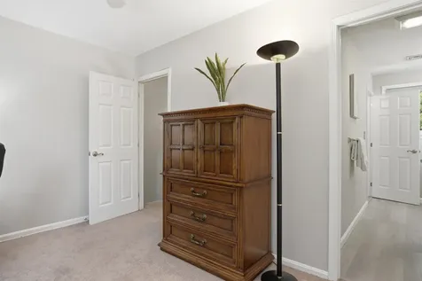 33 Larkspur Court Nashua NH 03062