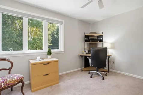 33 Larkspur Court Nashua NH 03062