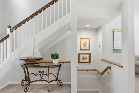 33 Larkspur Court Nashua NH 03062