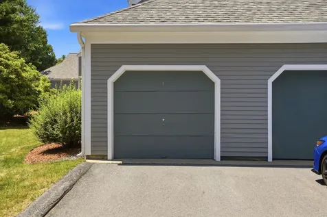 33 Larkspur Court Nashua NH 03062
