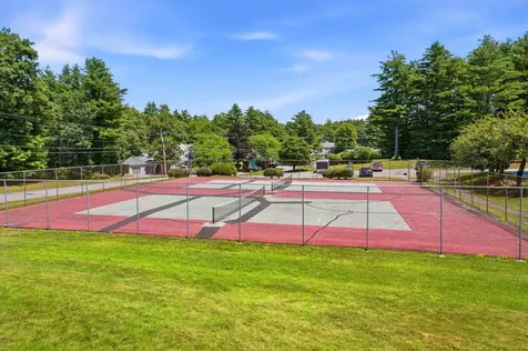 33 Larkspur Court Nashua NH 03062