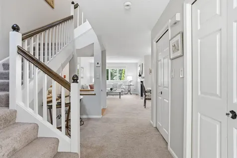 33 Larkspur Court Nashua NH 03062