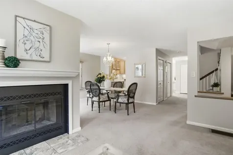 33 Larkspur Court Nashua NH 03062