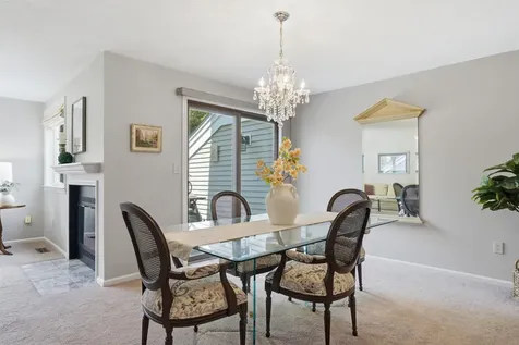 33 Larkspur Court Nashua NH 03062