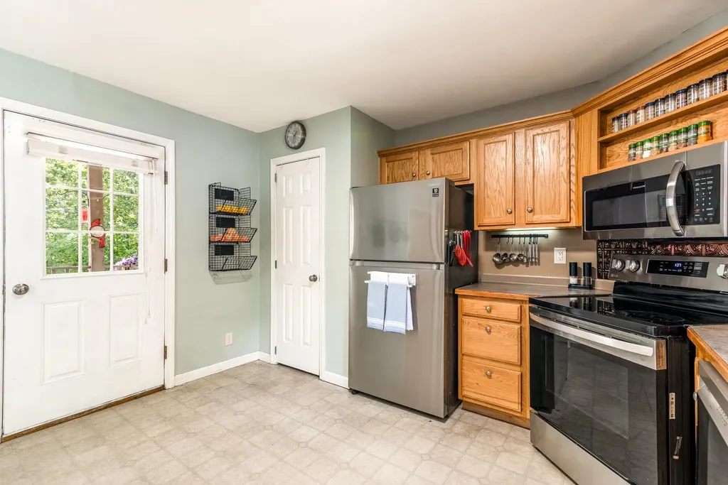 98 Gary Road Middleton NH 03887