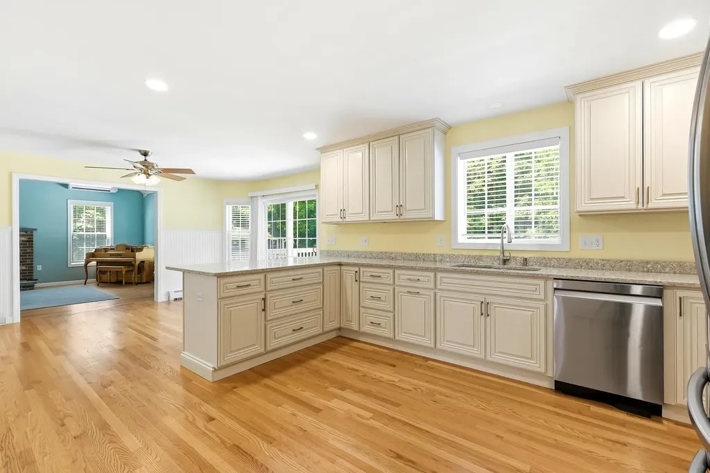 694 Walnut Street Manchester NH 03104