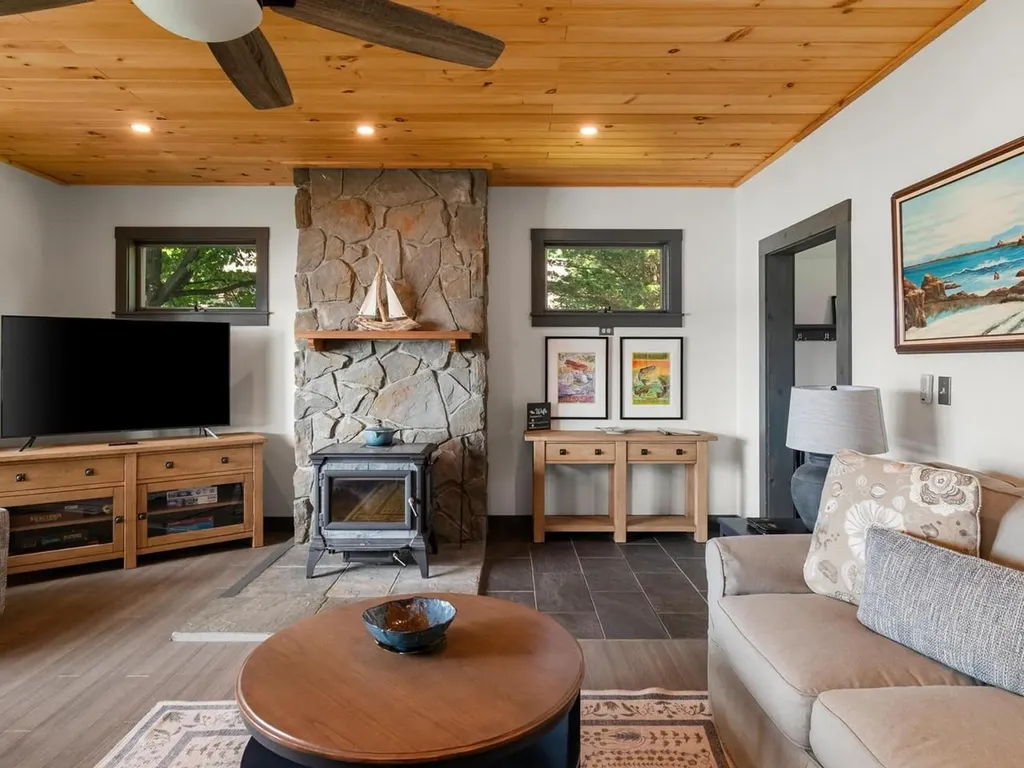 1468 Savage Point Road North Hero VT 05474