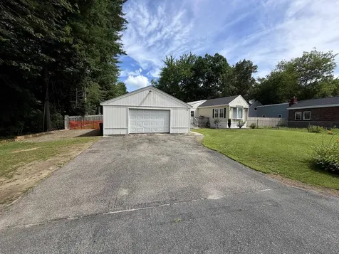 5 Margaret Avenue Raymond NH 03077