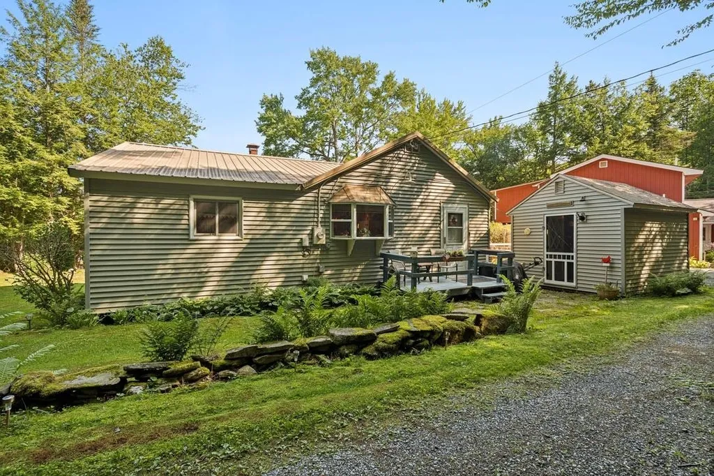 25 Lakeside Drive Unity NH 03773