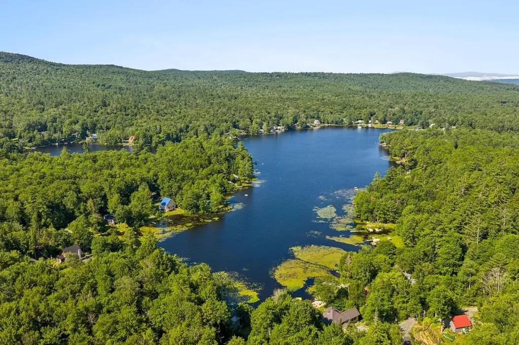 25 Lakeside Drive Unity NH 03773
