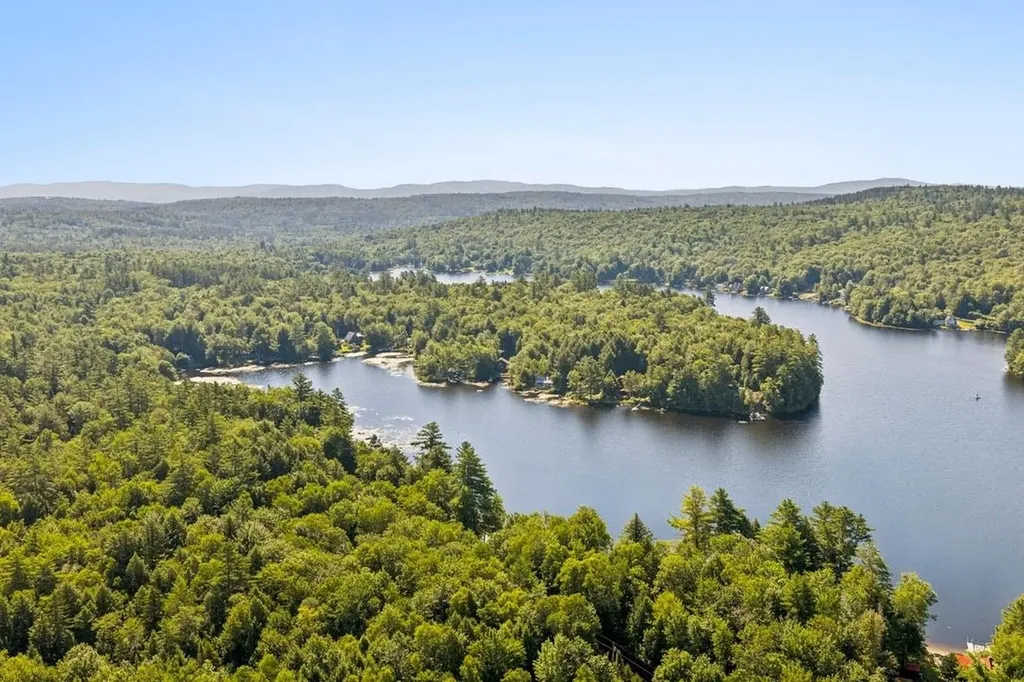 25 Lakeside Drive Unity NH 03773