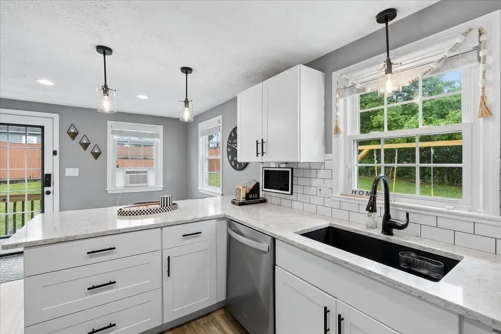 4 Sprucewood Avenue Nashua NH 03062