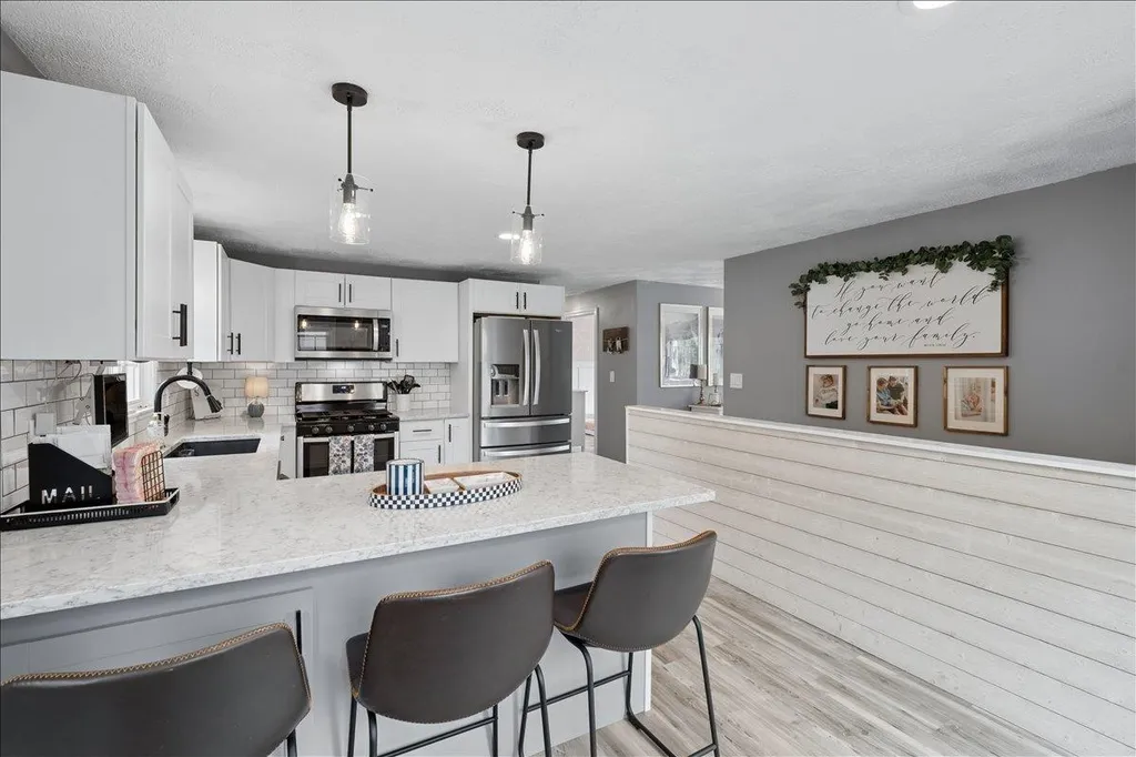 4 Sprucewood Avenue Nashua NH 03062