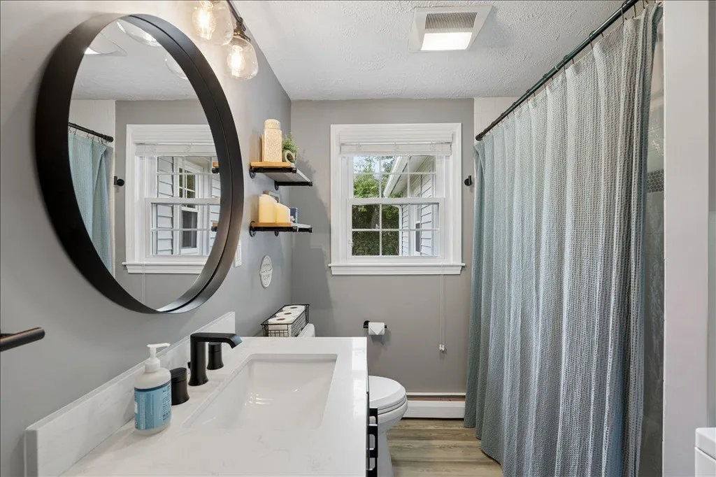 4 Sprucewood Avenue Nashua NH 03062
