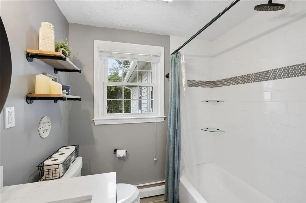 4 Sprucewood Avenue Nashua NH 03062