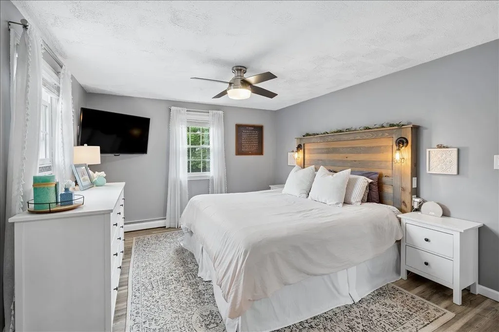 4 Sprucewood Avenue Nashua NH 03062