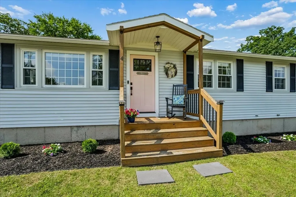 4 Sprucewood Avenue Nashua NH 03062