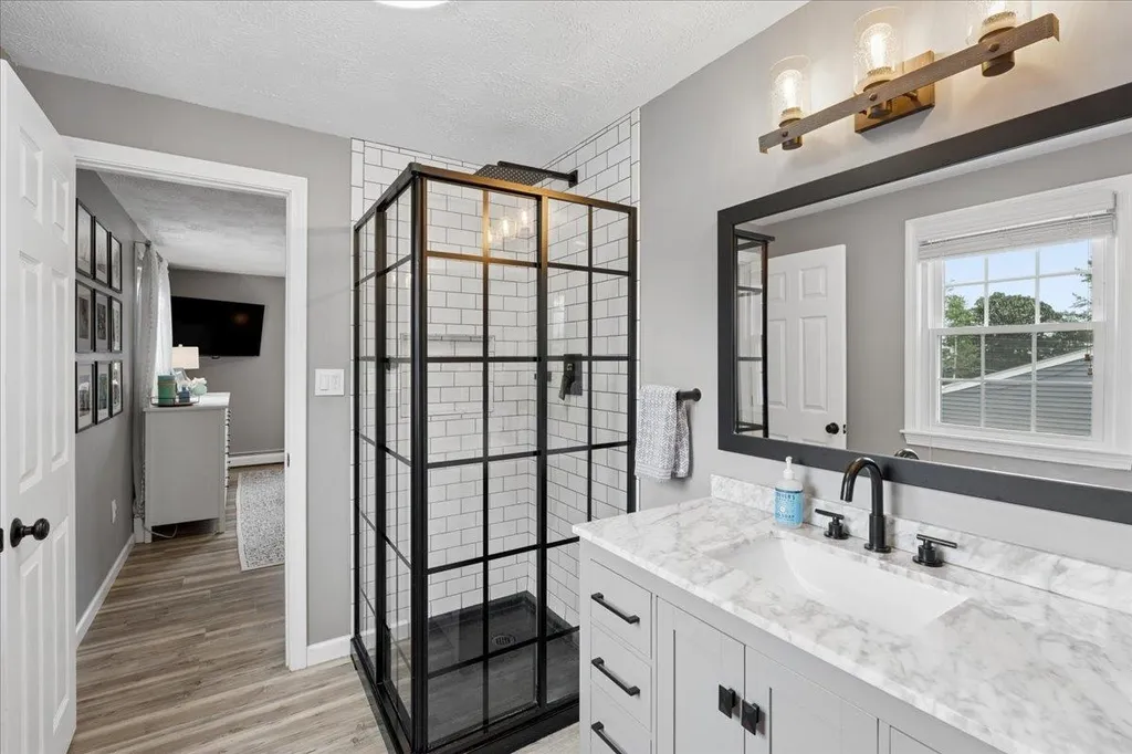 4 Sprucewood Avenue Nashua NH 03062