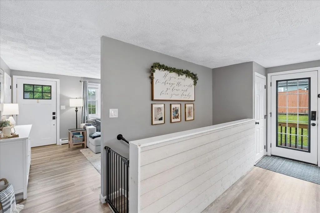 4 Sprucewood Avenue Nashua NH 03062