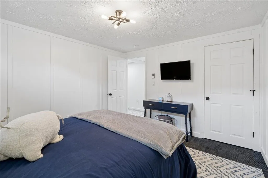 4 Sprucewood Avenue Nashua NH 03062