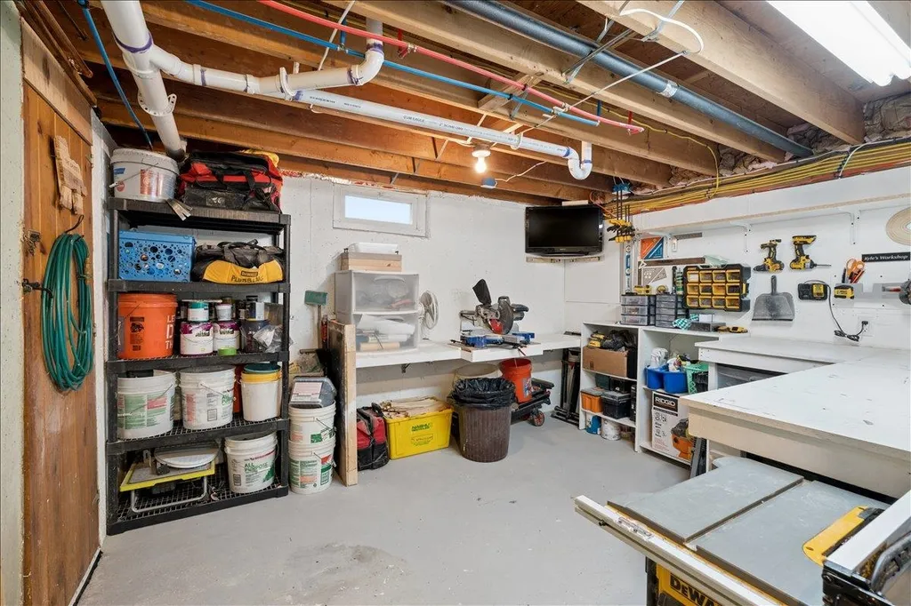 4 Sprucewood Avenue Nashua NH 03062