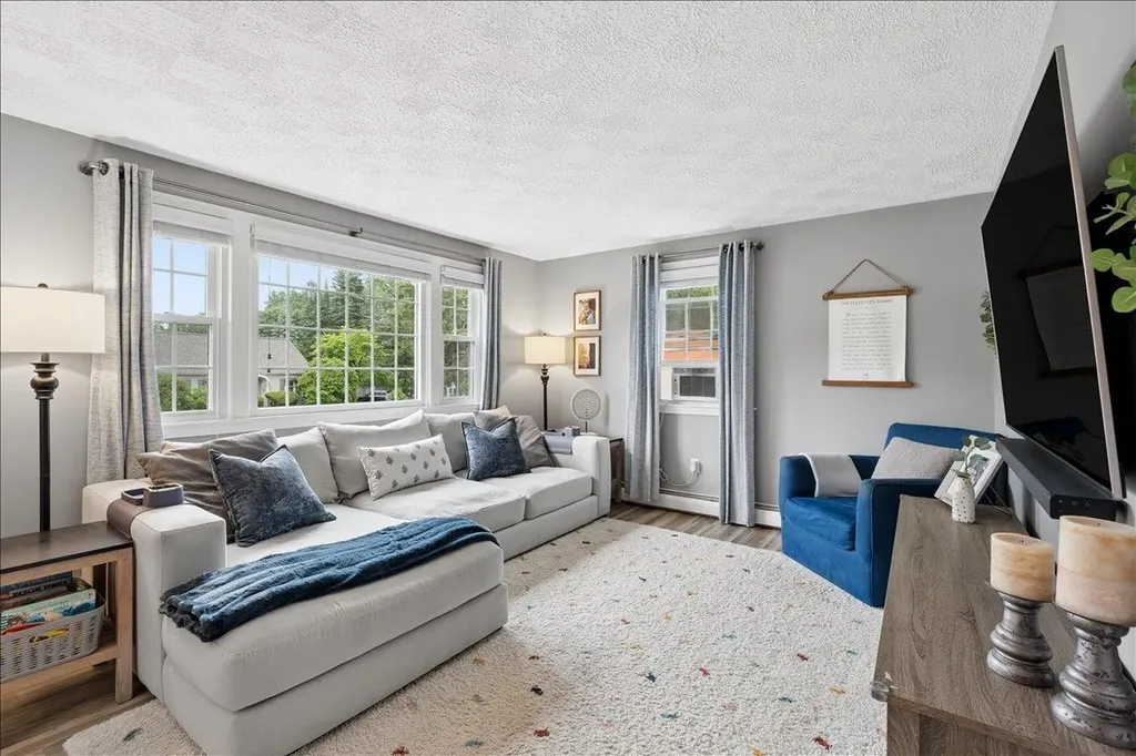 4 Sprucewood Avenue Nashua NH 03062