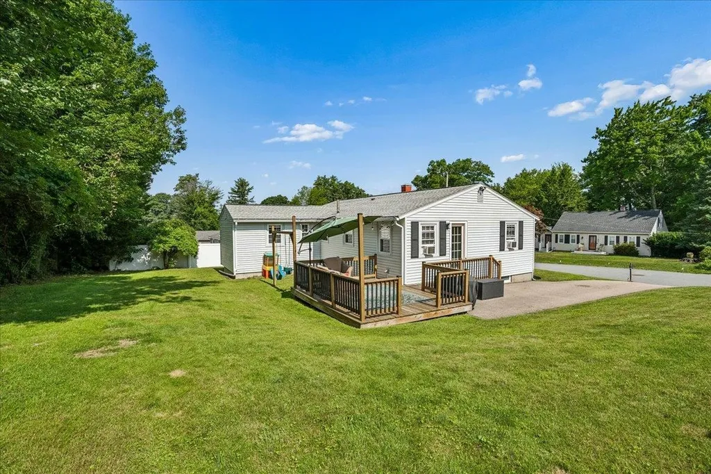 4 Sprucewood Avenue Nashua NH 03062