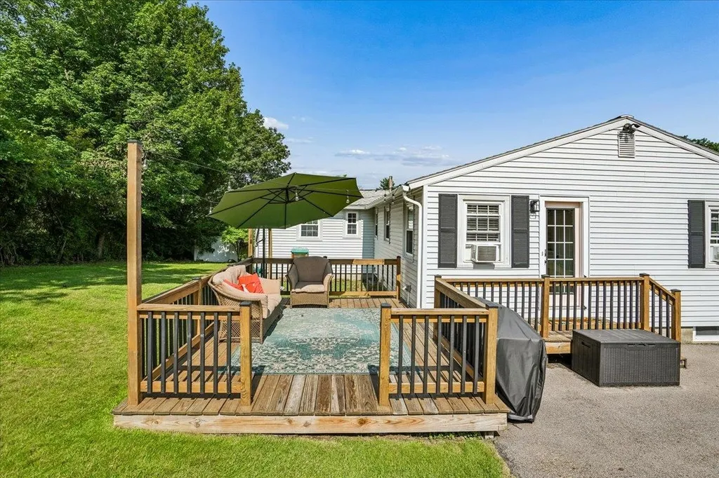 4 Sprucewood Avenue Nashua NH 03062