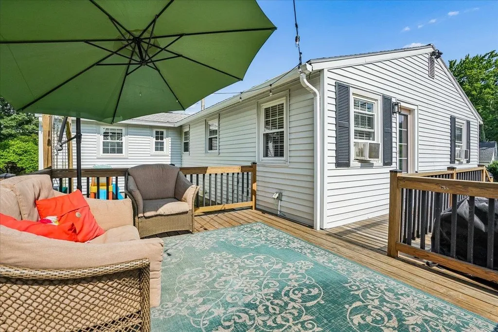 4 Sprucewood Avenue Nashua NH 03062