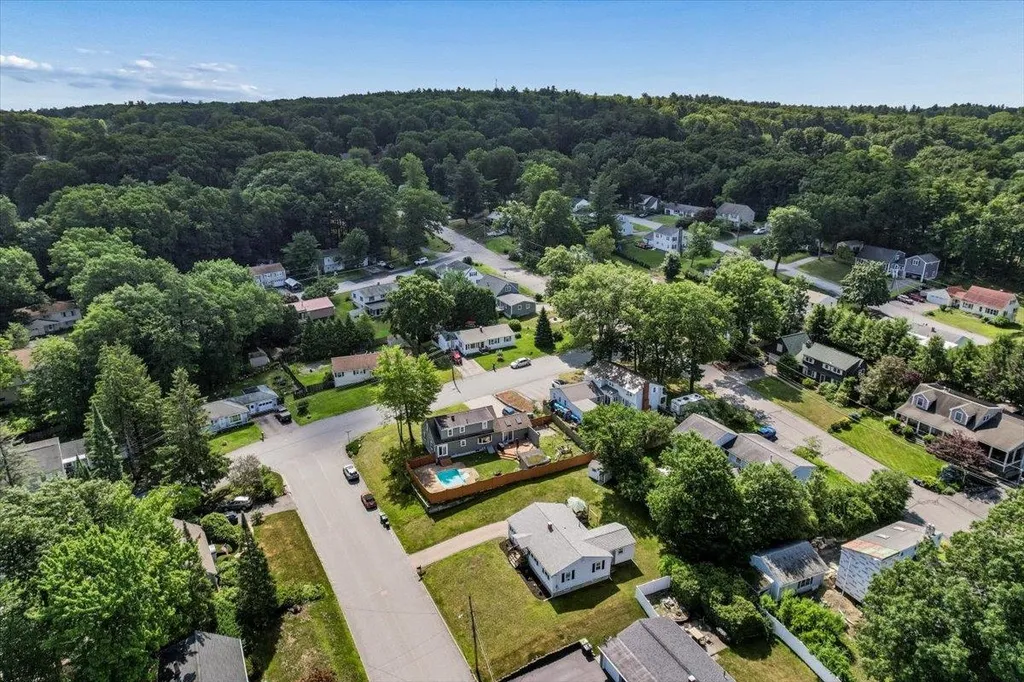 4 Sprucewood Avenue Nashua NH 03062