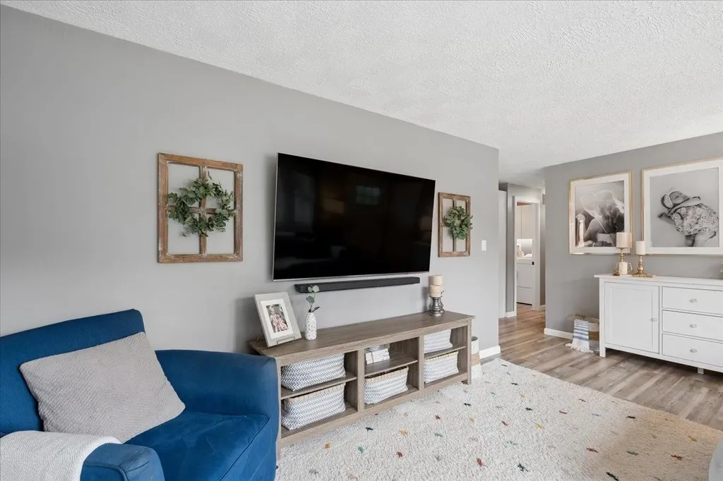 4 Sprucewood Avenue Nashua NH 03062