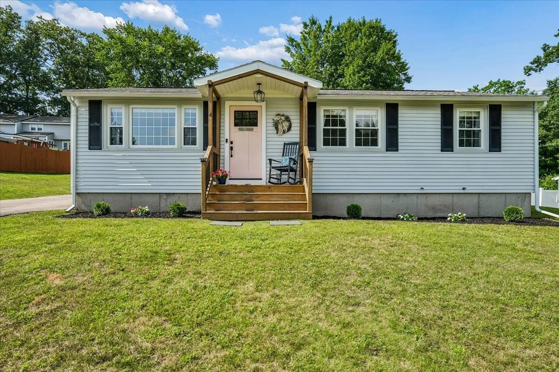 4 Sprucewood Avenue Nashua NH 03062