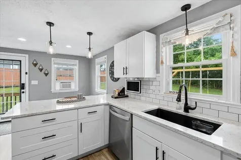 4 Sprucewood Avenue Nashua NH 03062